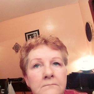 Meet your Posher, Lora